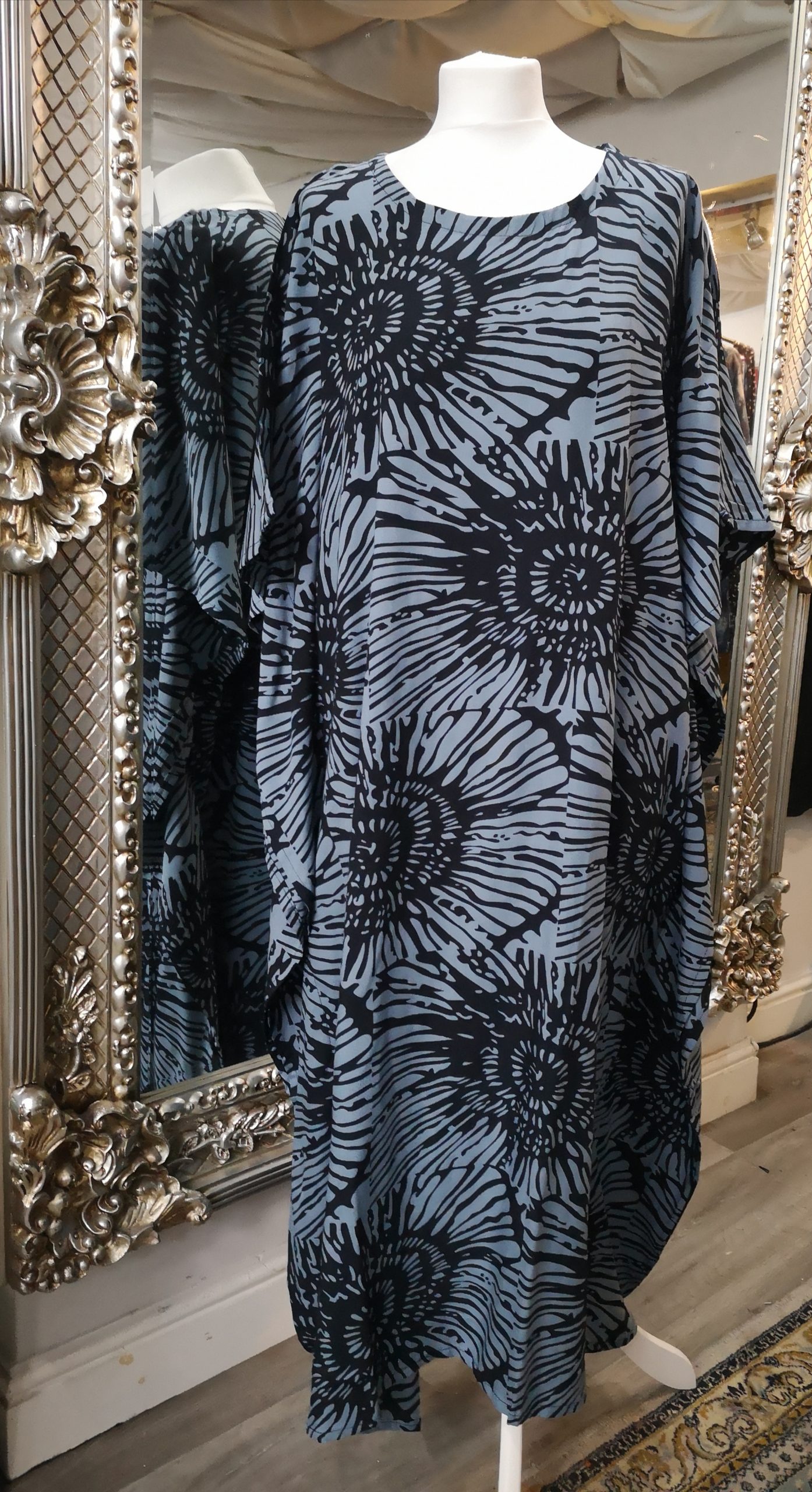 Ikat Akar Grey and Black kaftan | Ethnic Warehouse